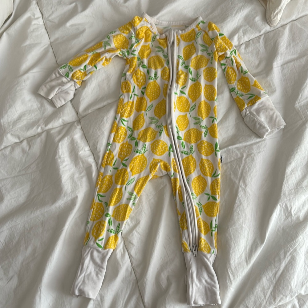 Little sleepies RETIRED lemon print. 0-3 mo.
